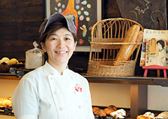 手づくりパンの店 き多や 南船場本店　店主　サンズモジェダ 美佳さん