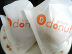 包装紙もお洒落なD-donut by donq