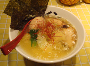 パパパパパイン（西荻窪）：見た目違和感ないが、食べた人の感想は賛否分かれている。果たして一般に受け入れられるかどうか？