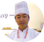 店長の田中氏。平日は2人のスタッフとともに3人でお店を切り盛りする