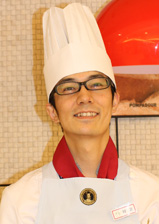 坪井康浩店長