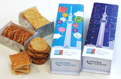 「Love ＆ Rusk」（各840円）は、メープル味と塩キャラメル味を販売。パッケージはスカイツリーのイラスト付き