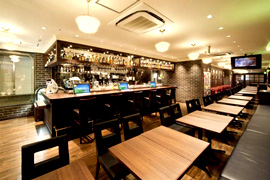 トラベルカフェ 阪急三番街店の店内