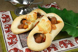 2種のカレ－のナン風ドック