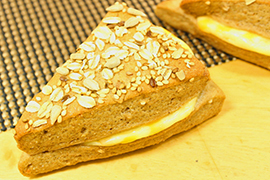 チ－ズサンドの香ばし雑穀スコ－ン