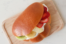 贅沢フル－ツのクリ－ムパンサンド