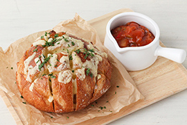 サルサディップでプルアパ－トブレッド