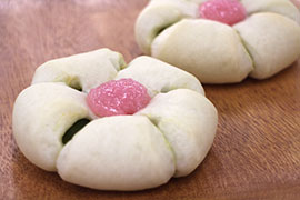 白いさくらあんぱん