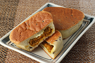 カレ－おにぎりパン