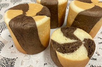 円筒形のパン（2色）